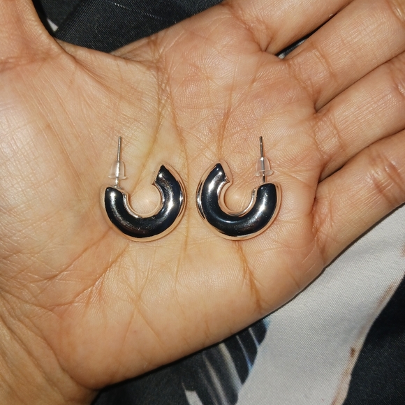 Women Silver Fashion Super mini Hoop Earrings - Picture 4 of 8